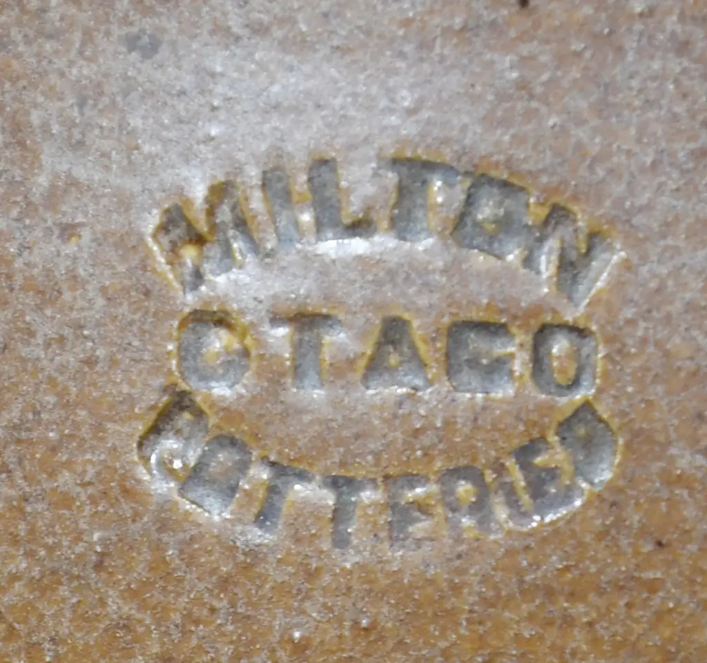 QUILTER MATURA STONE JAR Image 1++