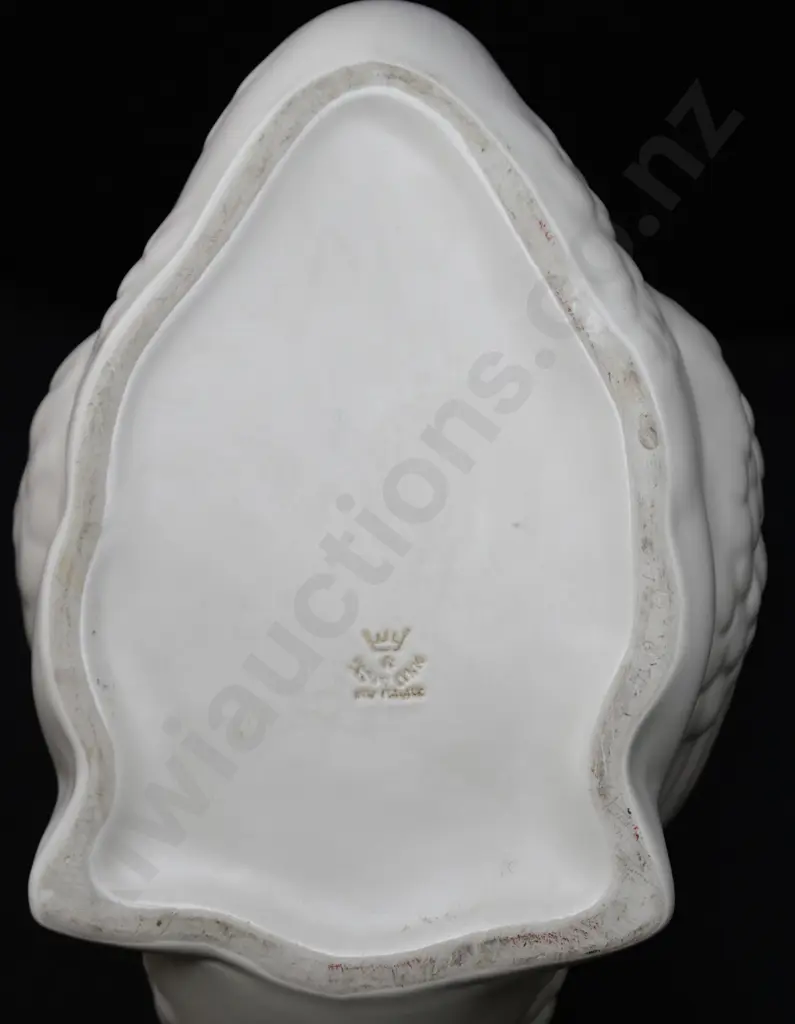 CROWN LYNN LARGE SWAN Image 1++