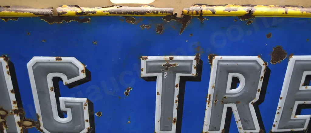 BIG TREE TIN PRESSED TIN ADVERTISING SIGN Image 1++