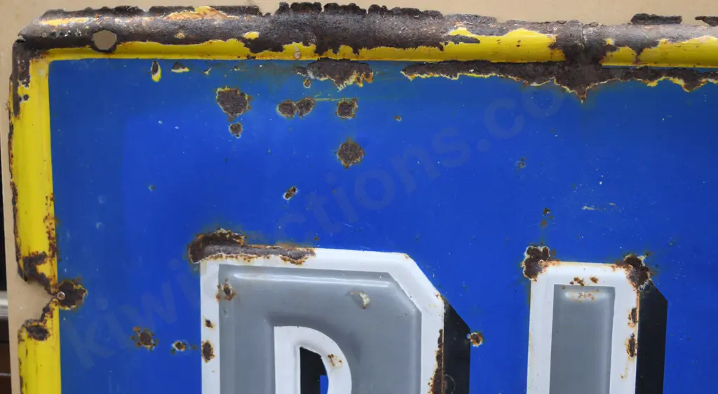 BIG TREE TIN PRESSED TIN ADVERTISING SIGN Image 1++