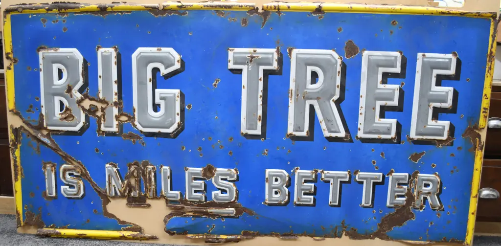 BIG TREE TIN PRESSED TIN ADVERTISING SIGN Image 1++