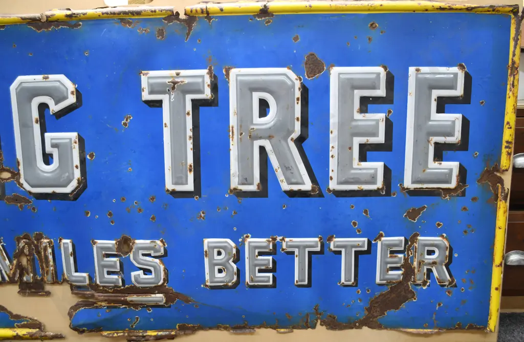 BIG TREE TIN PRESSED TIN ADVERTISING SIGN Image 1++
