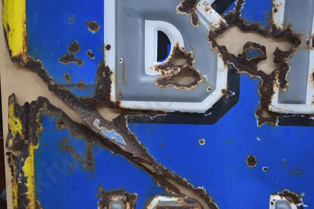 BIG TREE TIN PRESSED TIN ADVERTISING SIGN Image 1++