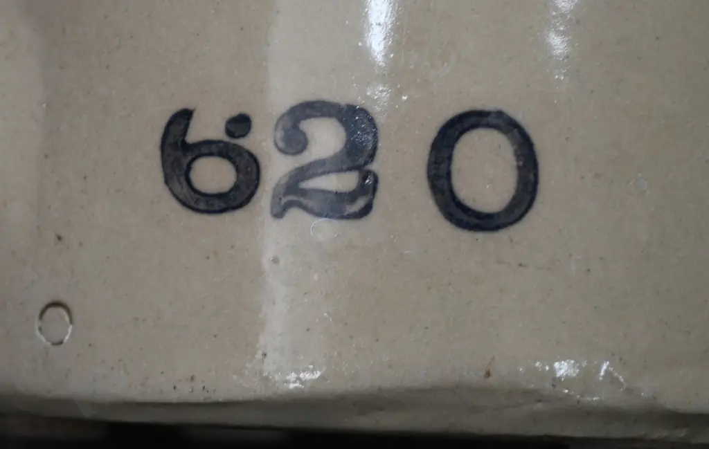 HANDLEY AUCKLAND STONE JAR Image 1++