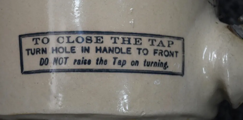 HANDLEY AUCKLAND STONE JAR Image 1++