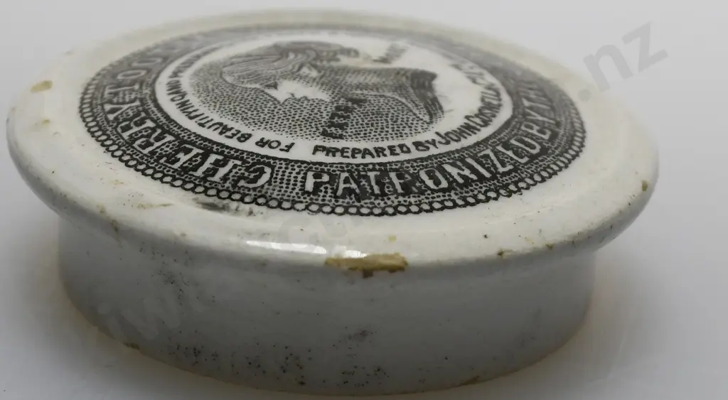 MINI QUEENS HEAD TOOTHPASTE LID Image 1++