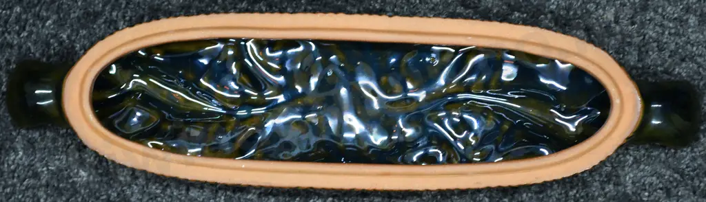 ARATAKI CERAMICS WAKA HUIA FEATHER BOX Image 1++