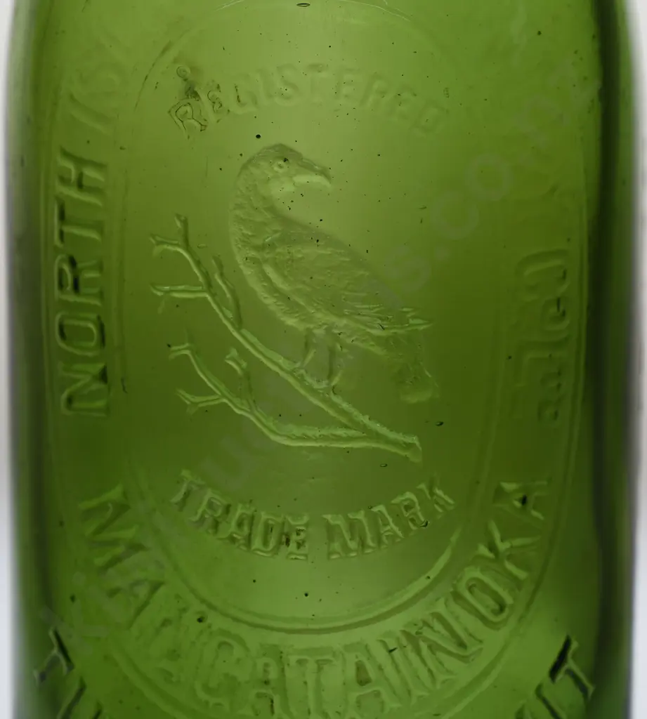 NORTH ISLAND BREWERY GREEN CROWN TOP BEER Image 1++