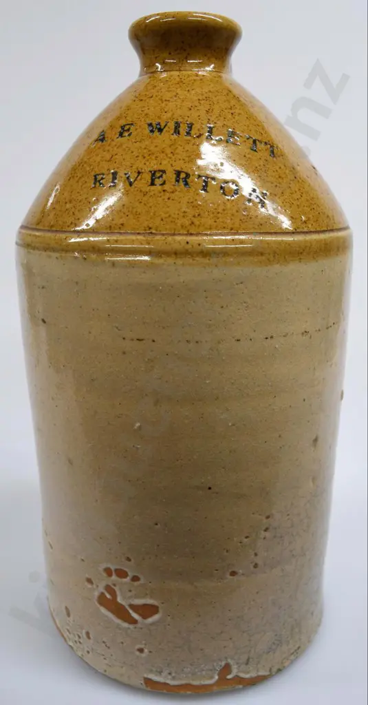 WILLETT RIVERTON NZ POTTERY JAR Image 1++