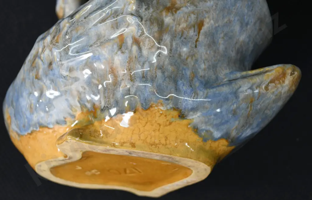 LARGE CROWN LYNN TRICKLE GLAZED MALE SWAN Image 1++