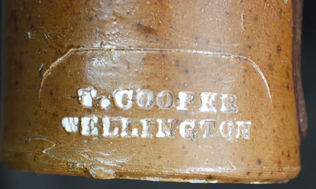 COOPER WELLINGTON EARLY SALT GLAZED GINGER BEER Image 1++
