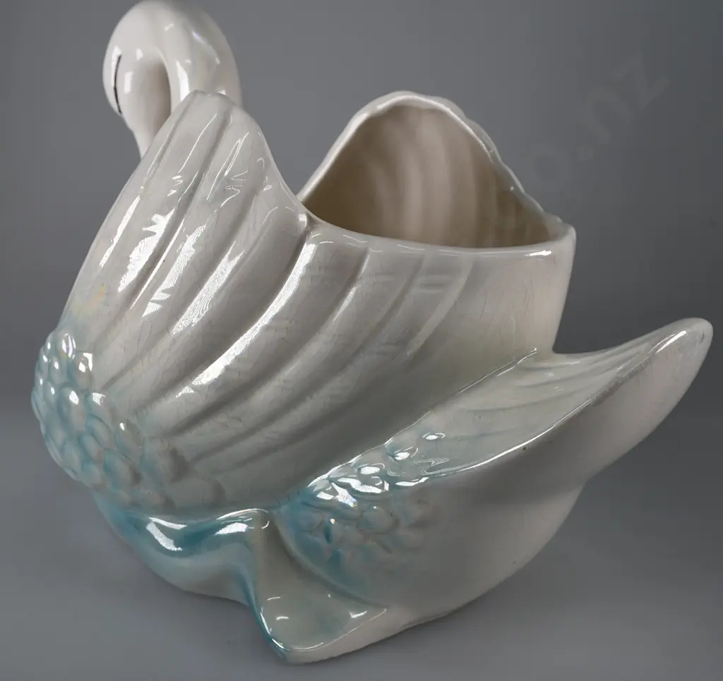 CROWN LYNN LARGE LUSTRE GLAZE SWAN Image 1++