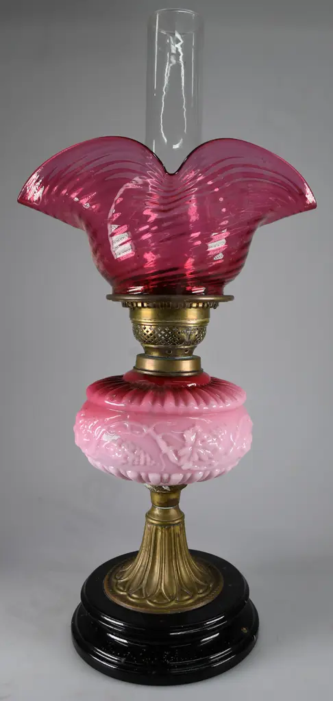 VICTORIAN KEROSENE LAMP GLASS & BRASS Image 1++