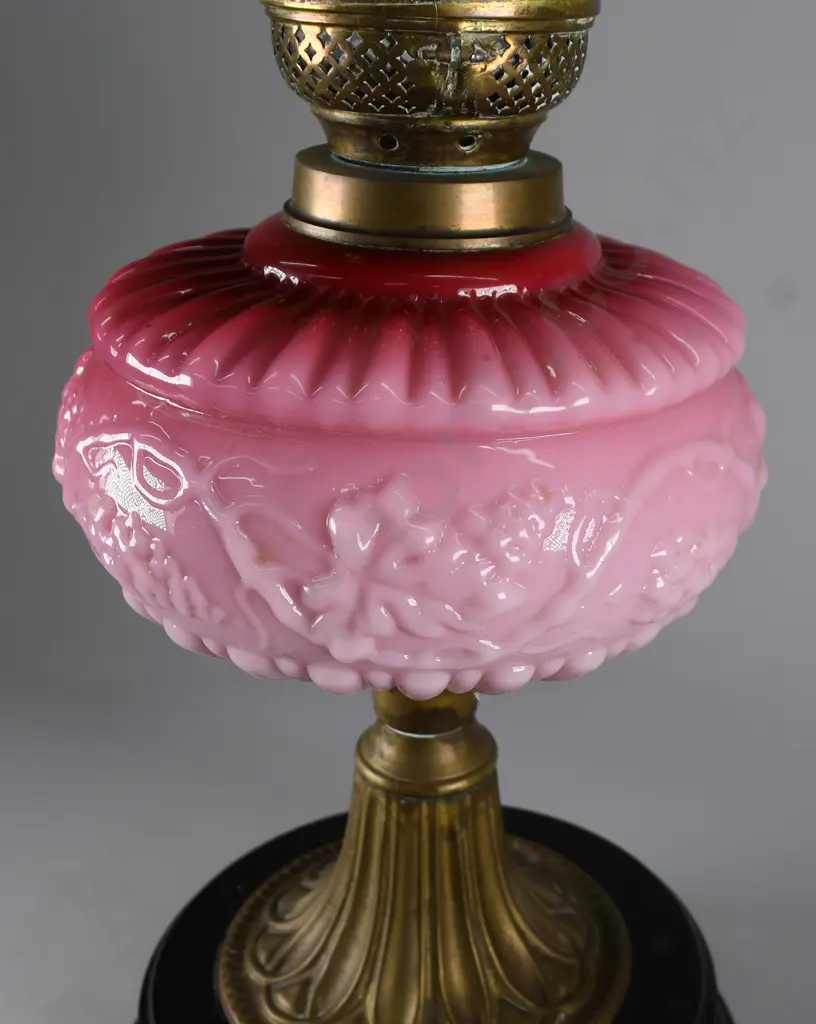 VICTORIAN KEROSENE LAMP GLASS & BRASS Image 1++