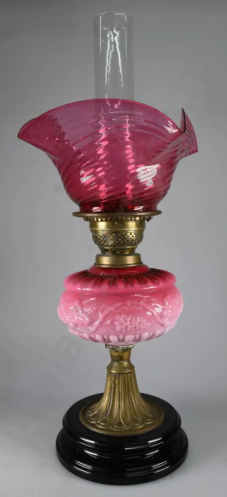 VICTORIAN KEROSENE LAMP GLASS & BRASS Image 1++