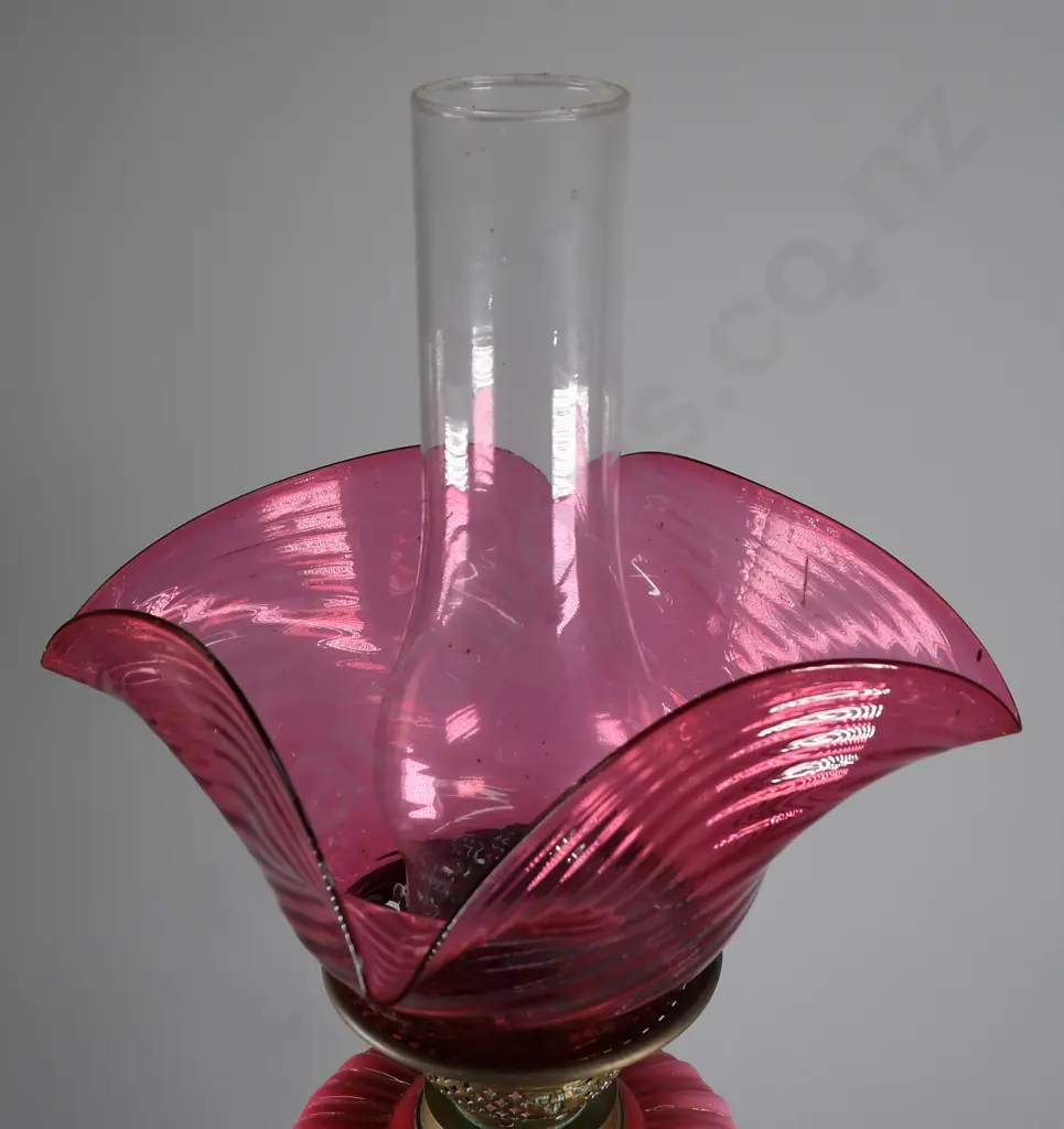 VICTORIAN KEROSENE LAMP GLASS & BRASS Image 1++