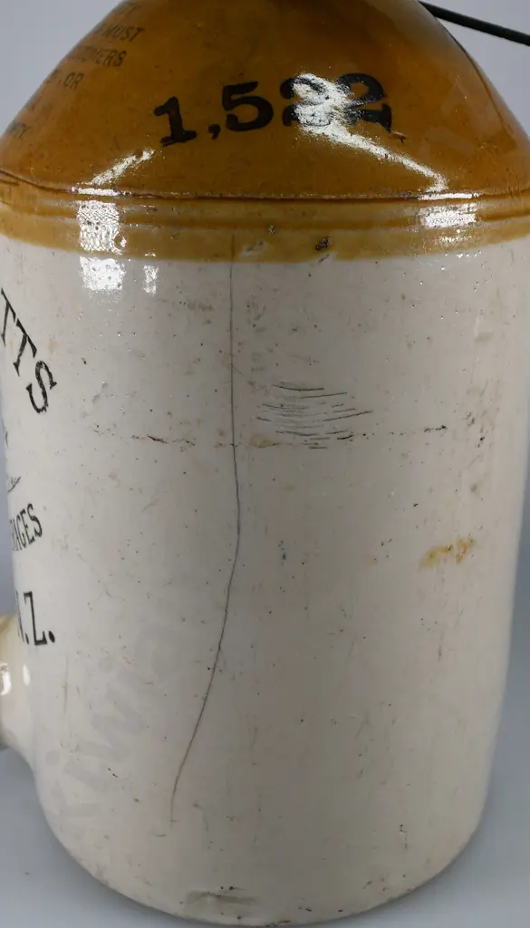 WATTS TIMARU STONE JAR Image 1++