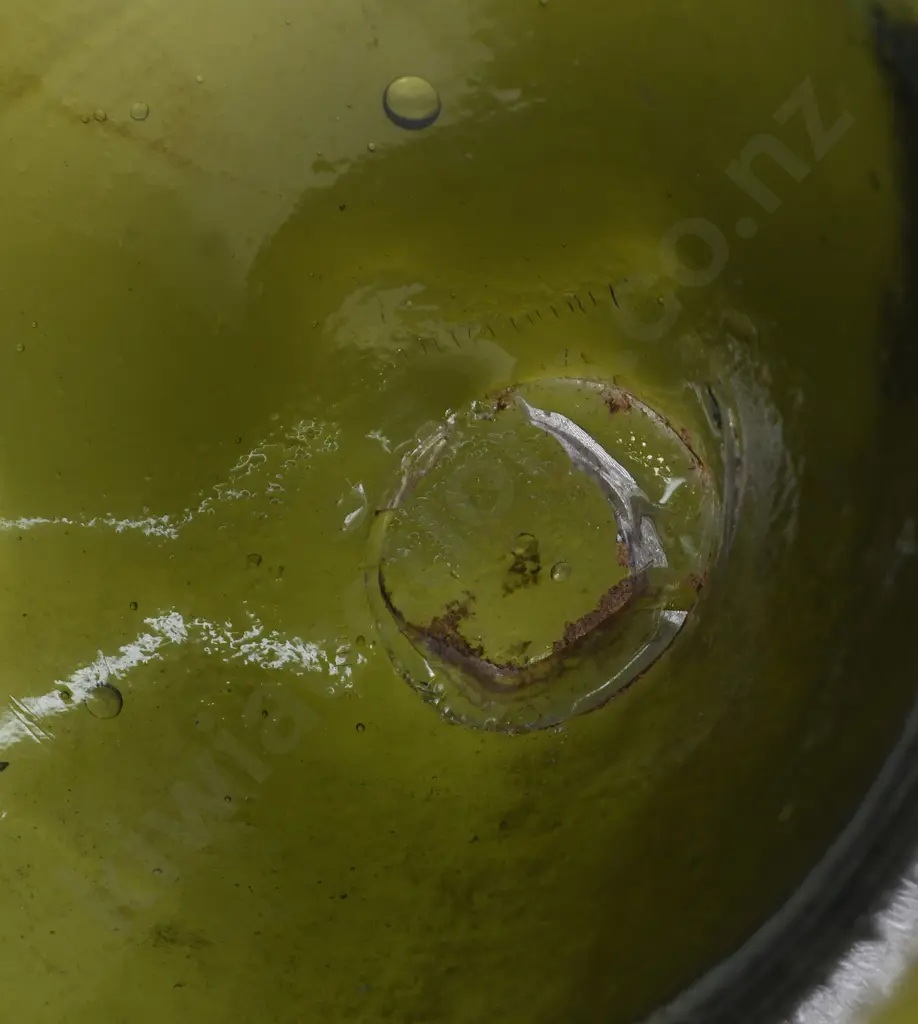 DUTCH ONION FREE BLOWN BOTTLE Image 1++