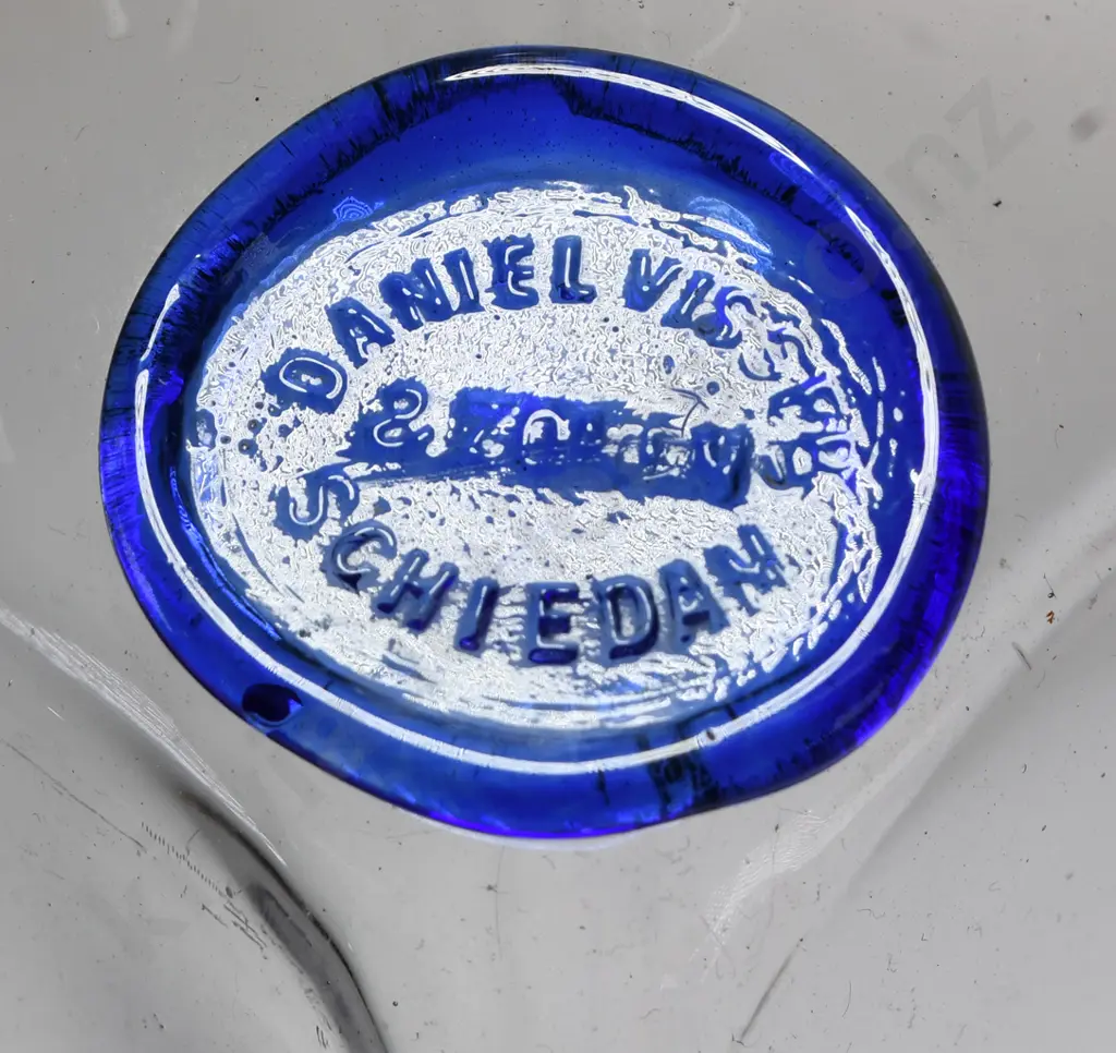 DANIEL VISSER & ZONEN GIN, BLUE GLASS SEAL Image 1++