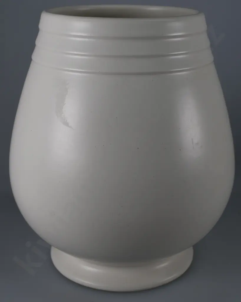 CROWN LYNN HAND POTTED VASE Image 1++