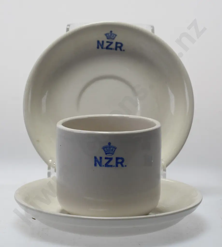 NZR CROWN LYNN CUP & SAUCERS Image 1++