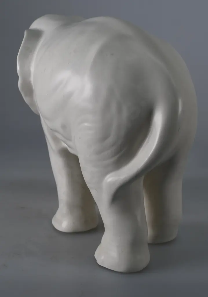 CROWN LYNN WHITE GLAZED ELEPHANT Image 1++