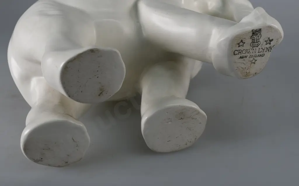 CROWN LYNN WHITE GLAZED ELEPHANT Image 1++