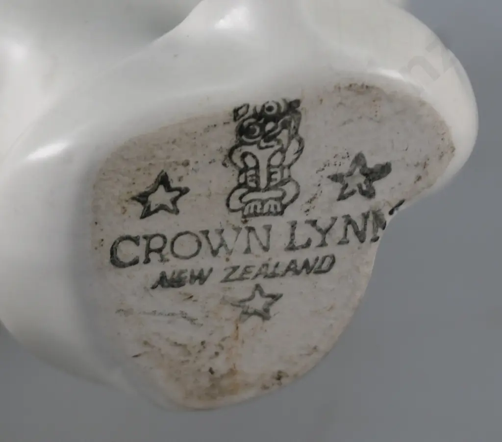 CROWN LYNN WHITE GLAZED ELEPHANT Image 1++