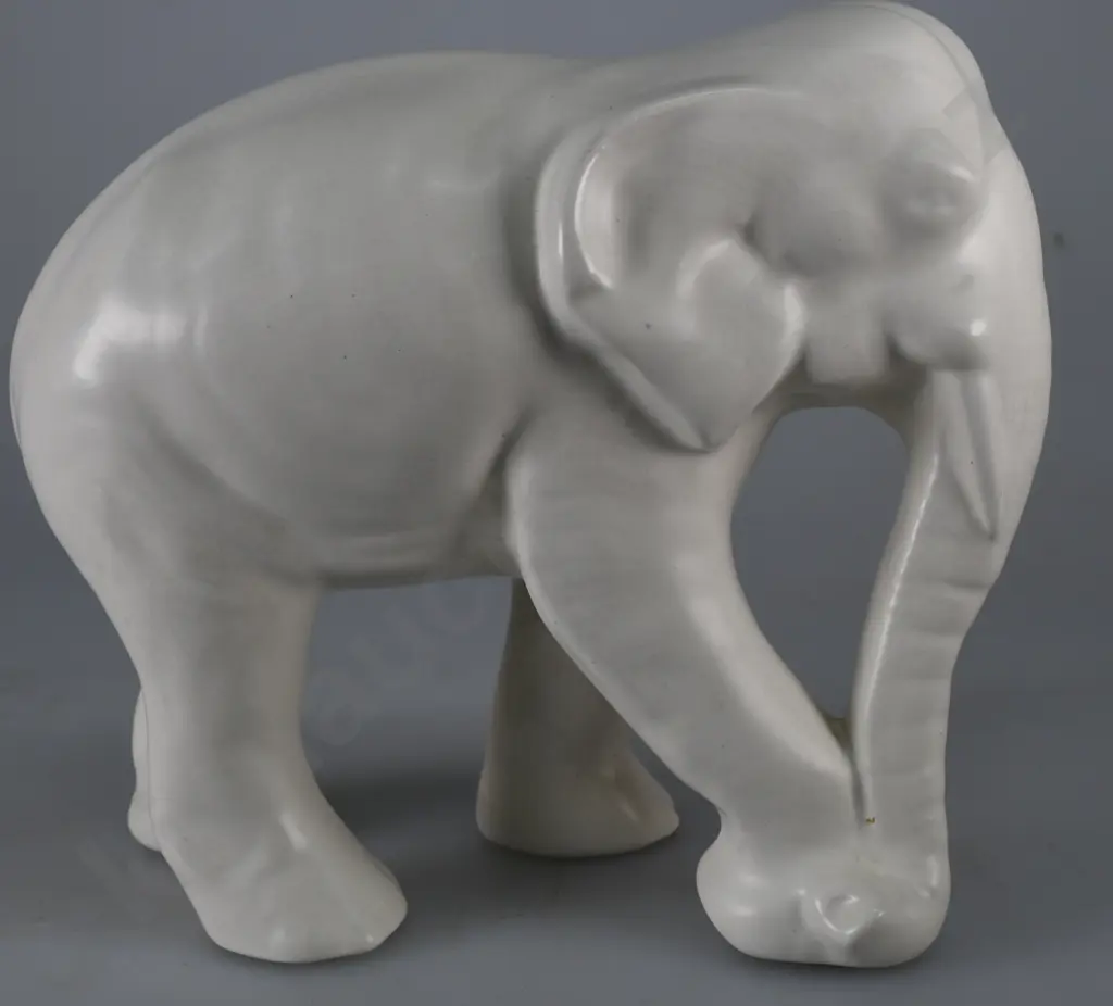 CROWN LYNN WHITE GLAZED ELEPHANT Image 1++