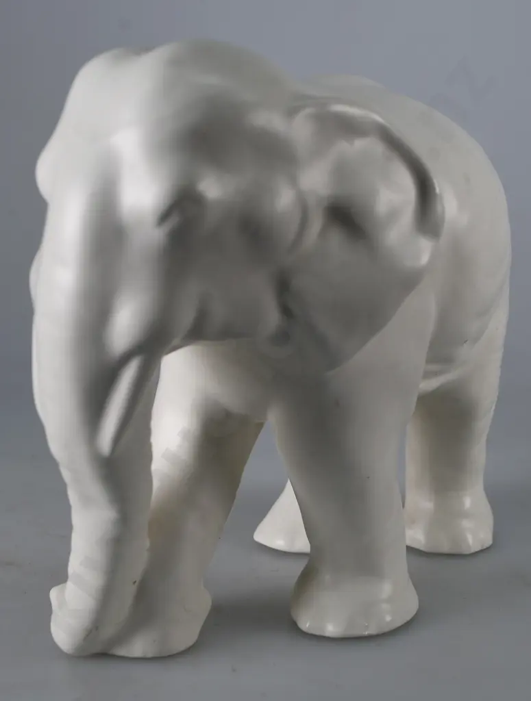 CROWN LYNN WHITE GLAZED ELEPHANT Image 1++