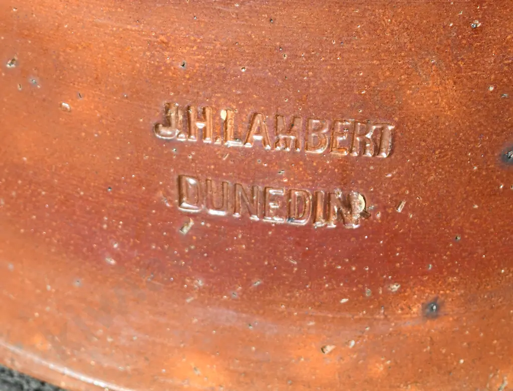 LAMBERT DUNEDIN ORNATE CHIMNEY POT Image 1++