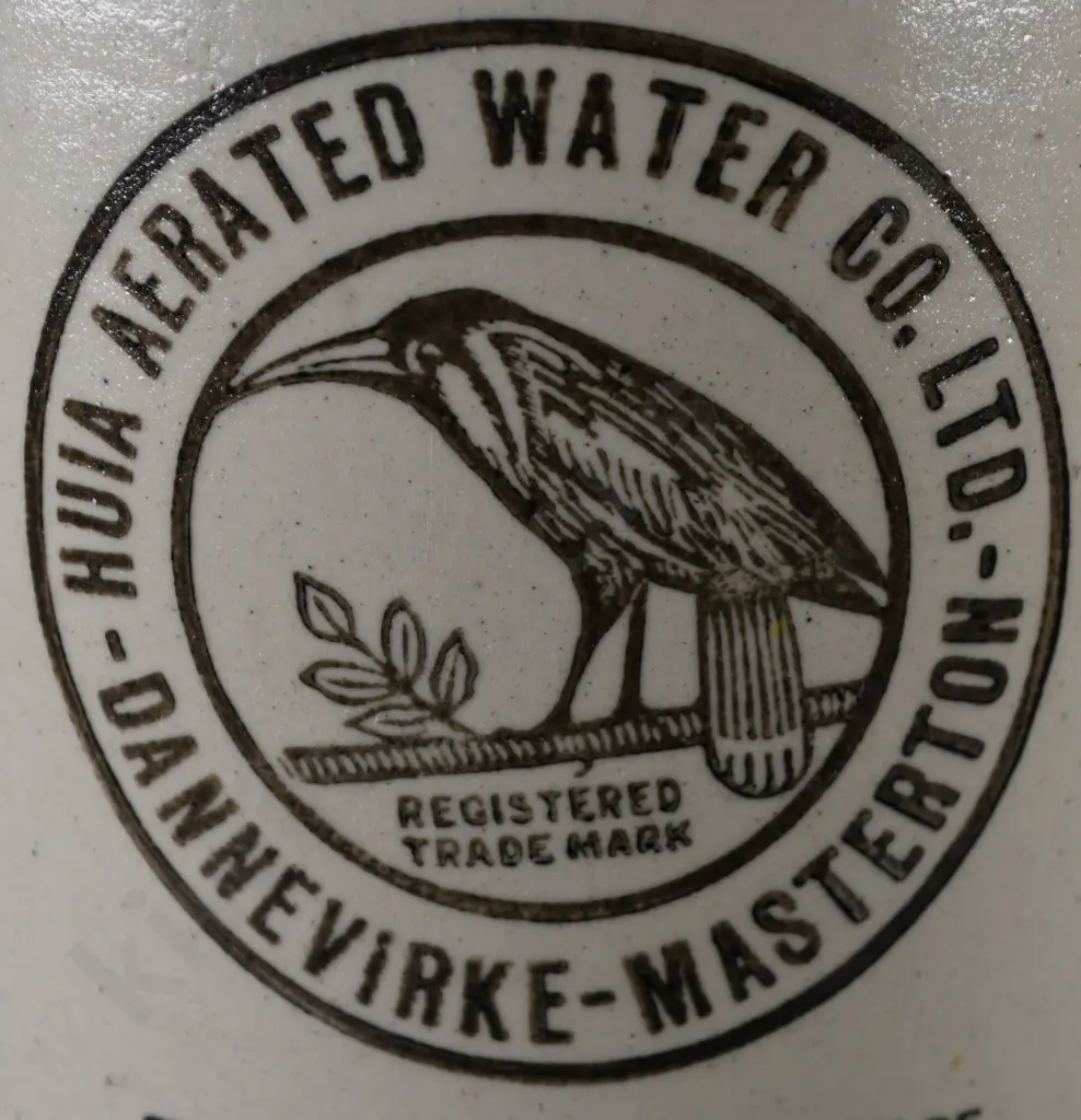 HUIA DANNEVIRKE MASTERTON STONE JAR Image 1++