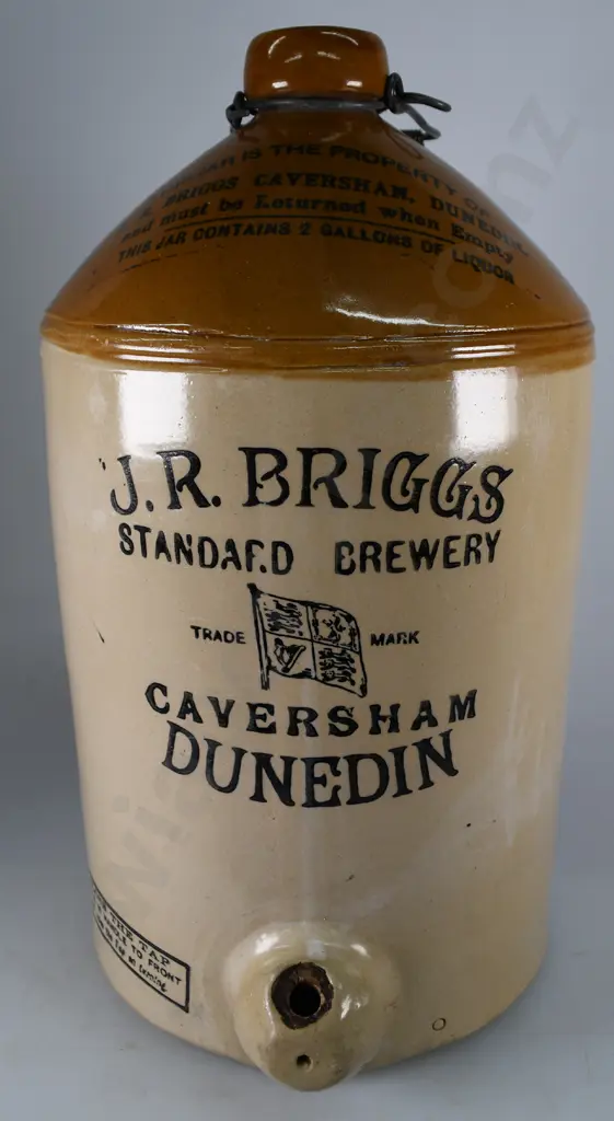 BRIGGS DUNEDIN STONE JAR Image 1++