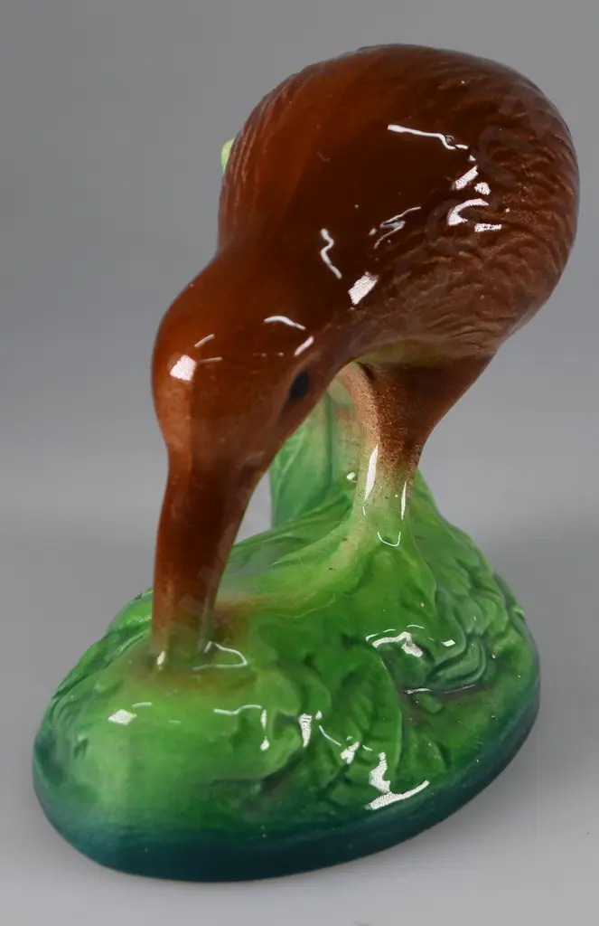 CROWN LYNN TAN AND GREEN GLAZED KIWI Image 1++