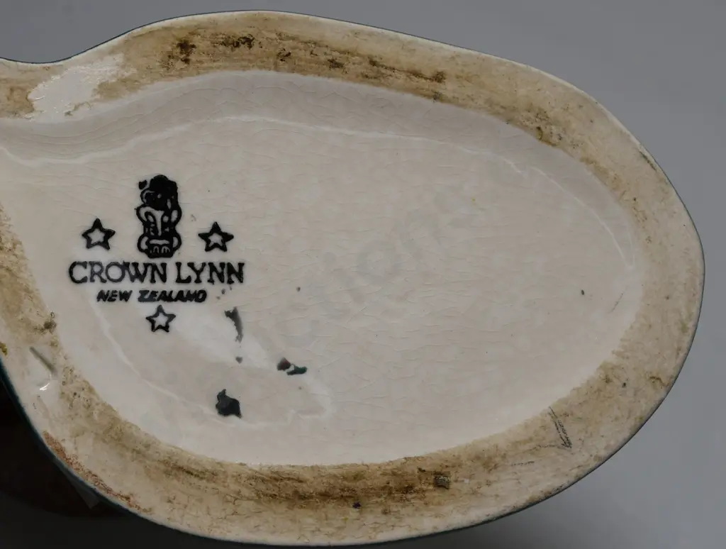 CROWN LYNN TAN AND GREEN GLAZED KIWI Image 1++