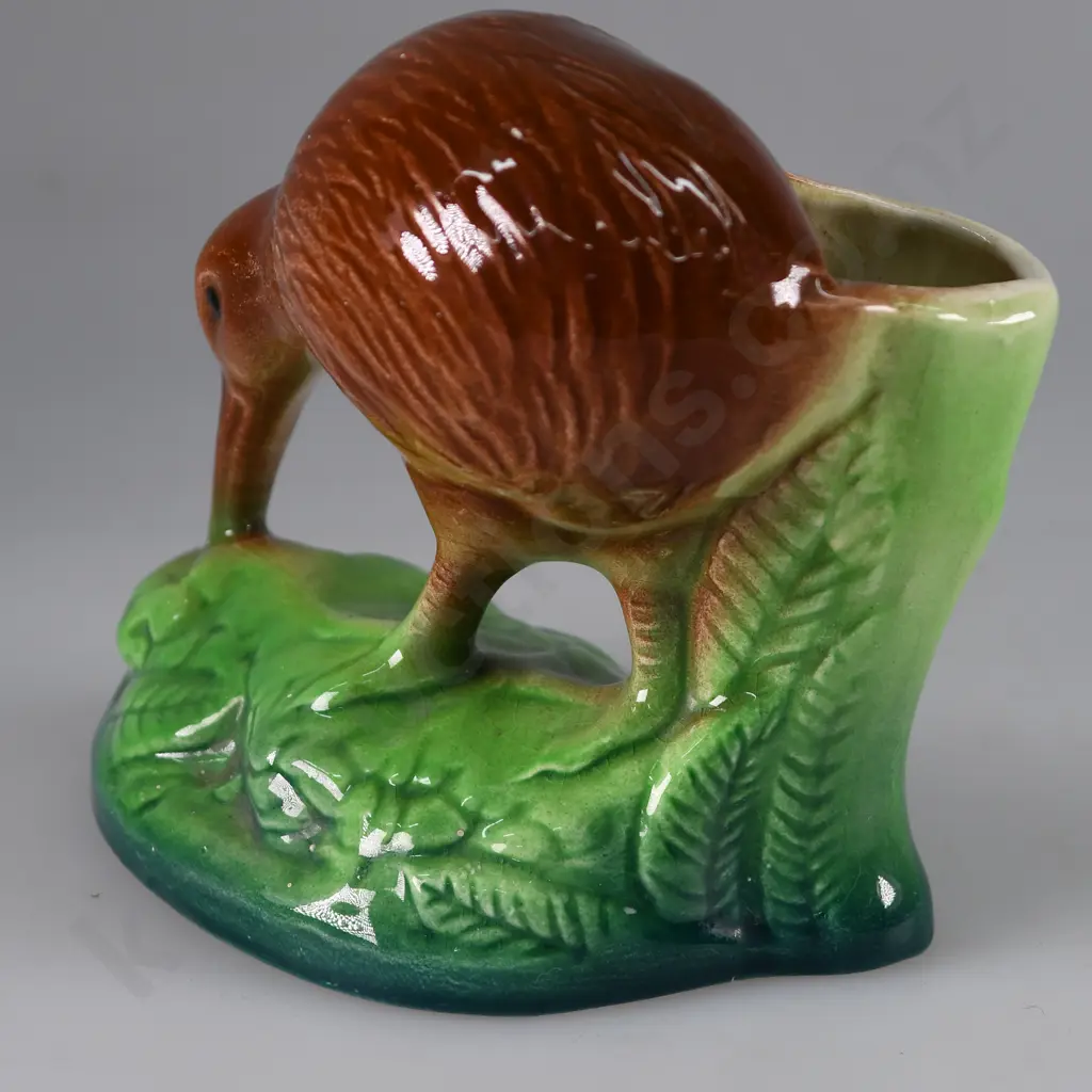 CROWN LYNN TAN AND GREEN GLAZED KIWI Image 1++