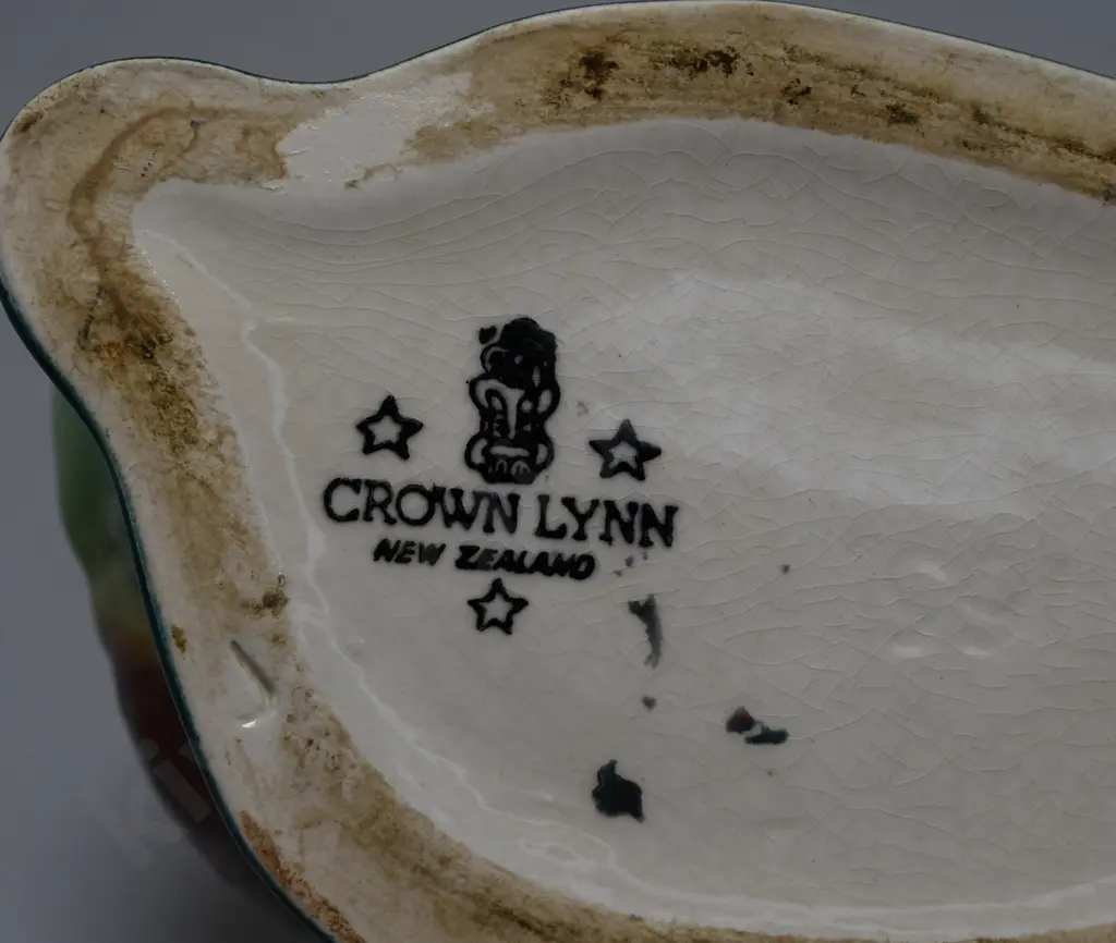 CROWN LYNN TAN AND GREEN GLAZED KIWI Image 1++