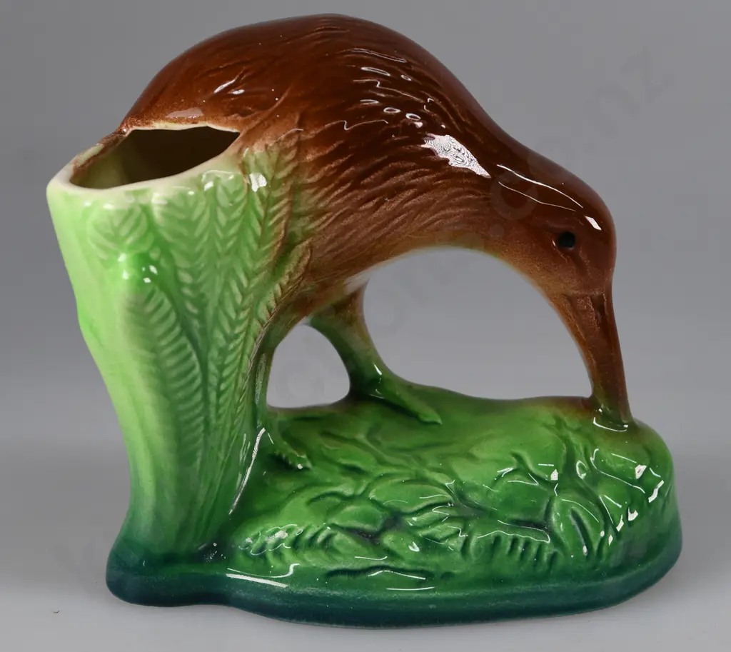 CROWN LYNN TAN AND GREEN GLAZED KIWI Image 1++
