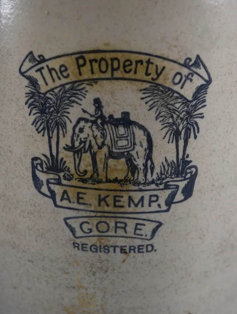 KEMP GORE STONE JAR Image 1++