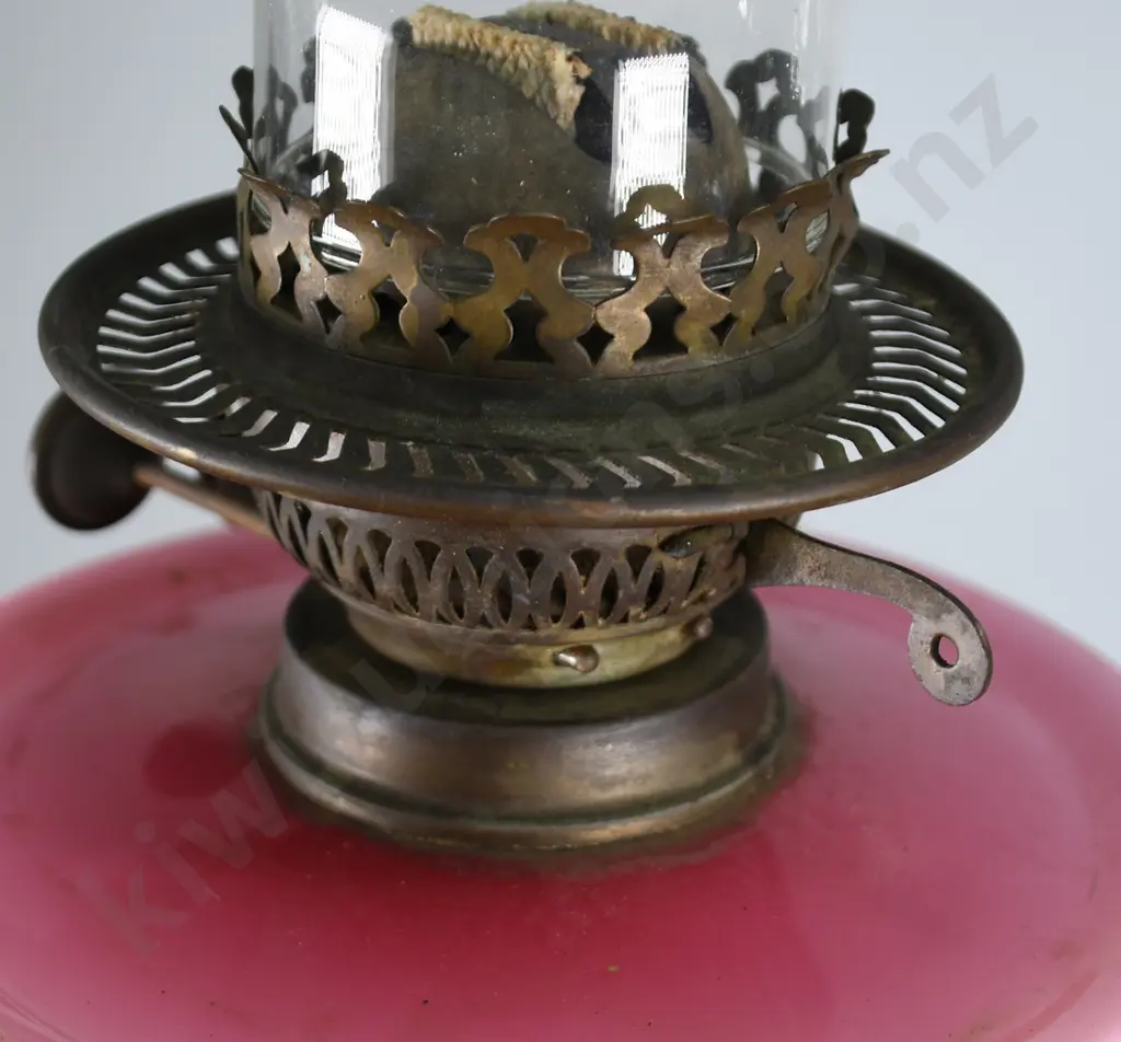 VICTORIAN KEROSENE LAMP GLASS & BRASS Image 1++