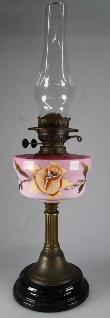 VICTORIAN KEROSENE LAMP GLASS & BRASS Image 1++