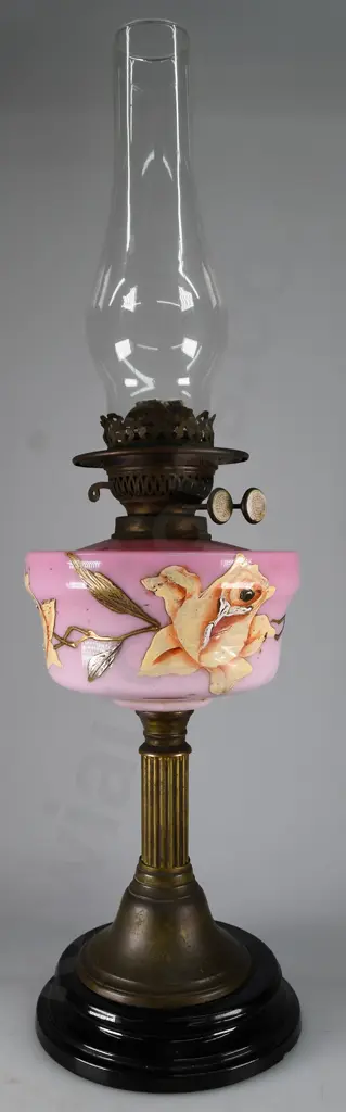 VICTORIAN KEROSENE LAMP GLASS & BRASS Image 1++
