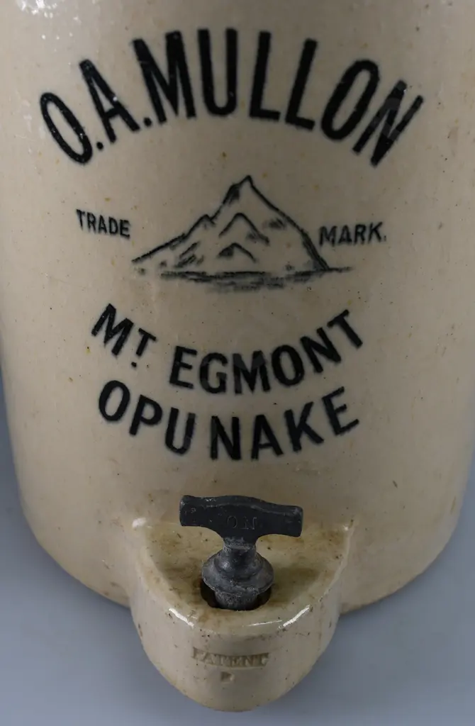 MULLON OPUNAKE STONE JAR Image 1++