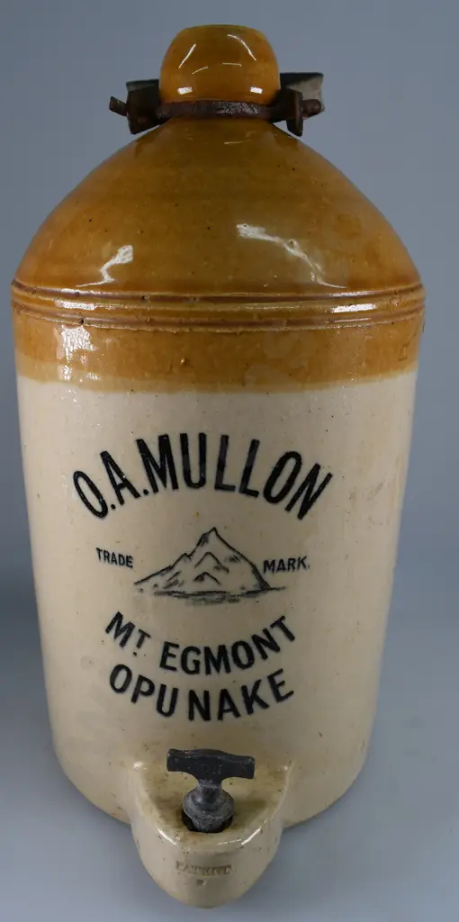 MULLON OPUNAKE STONE JAR Image 1++
