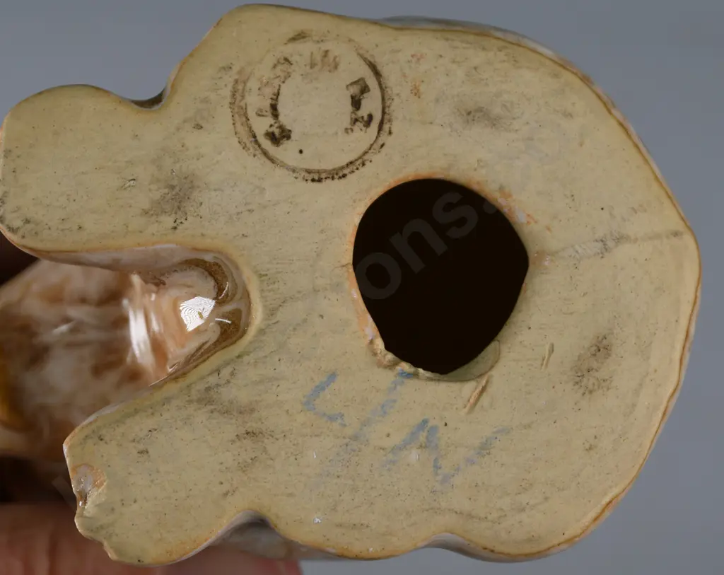 CROWN LYNN / AMBRICO SPECKLED GLAZED PIG Image 1++