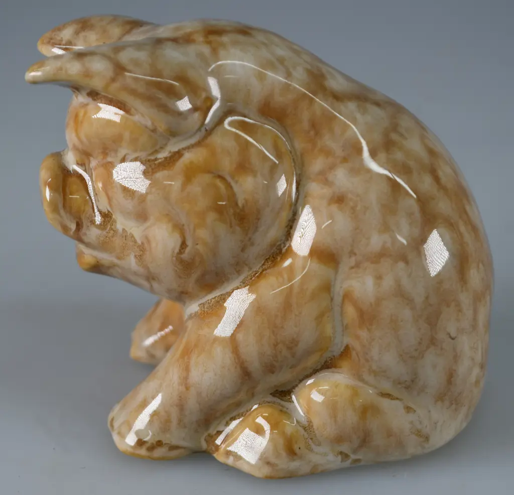 CROWN LYNN / AMBRICO SPECKLED GLAZED PIG Image 1++