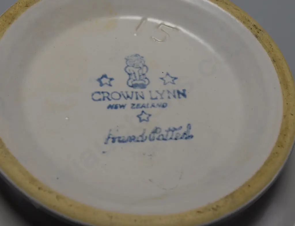 CROWN LYNN HAND POTTED VASE Image 1++