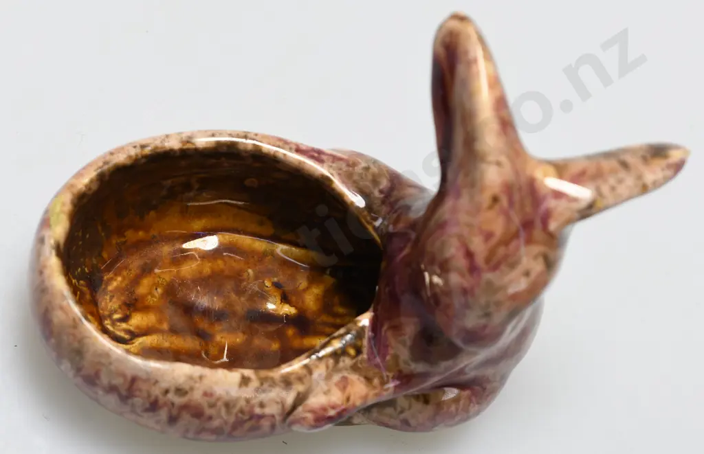 CROWN LYNN / AMBRICO RABBIT TRICKLE GLAZED EASTER EGG HOLDER Image 1++
