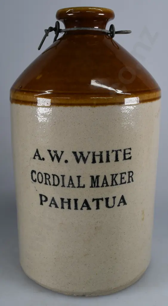 WHITE PAHIATUA STONE JAR Image 1++