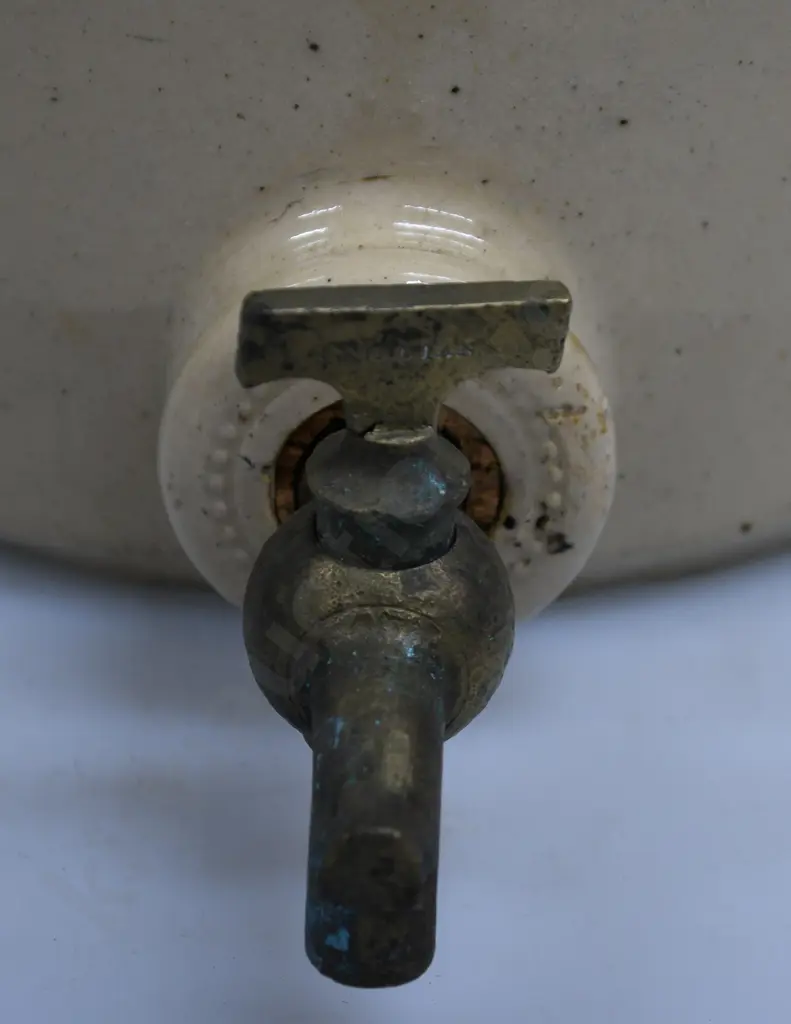 BECK PALMERSTON NORTH STONE JAR Image 1++